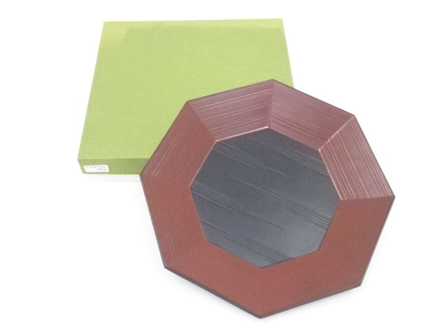 JAPANESE LACQUERED OCTAGONAL PLATE 